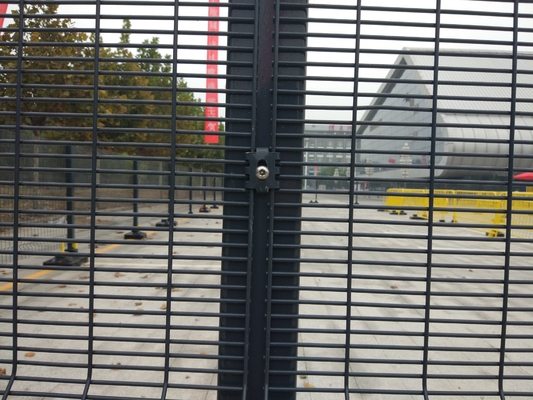 Bandara / Penjara 2.0m Tinggi Pagar Keamanan Anti Panjat Ukuran Lubang 76.2x12.7mm