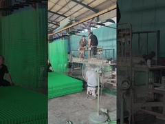 Pagar 3D sedang menjalani perawatan permukaan