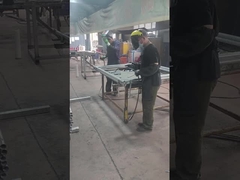 Proses pengelasan pagar rantai