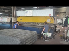 Jaring keamanan 3D sedang ditekuk