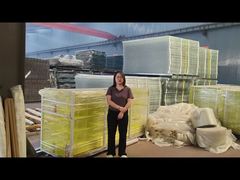 Berapa banyak warna yang tersedia untuk pagar perlindungan tepi?