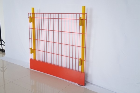 Besi Pvc Coated Edge Protection Barriers Dinding Mesh Sementara / Poros