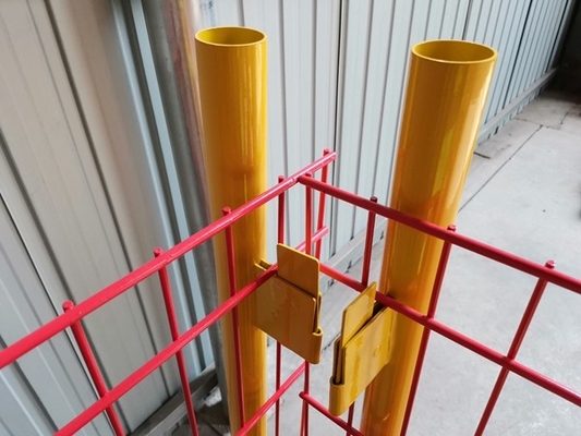 Besi Pvc Coated Edge Protection Barriers Dinding Mesh Sementara / Poros