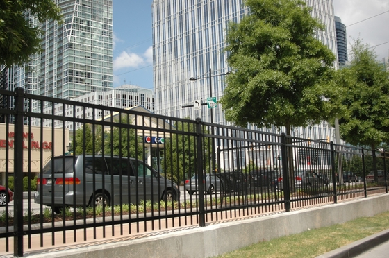Front Yard Steel Picket Fencing Panels Rail 25*25mm atau 40*40mm Biru Putih Hitam Hijau