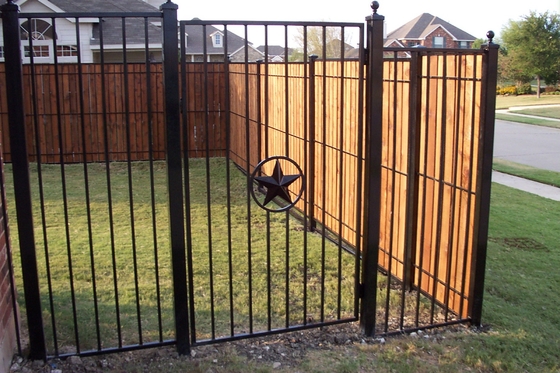 Front Yard Steel Picket Fencing Panels Rail 25*25mm atau 40*40mm Biru Putih Hitam Hijau
