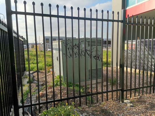 Black Iron Panel Steel Wall Fence Dekoratif Low Tubular Steel Fence untuk Villa Garden