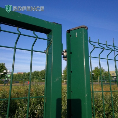 Heavy Duty Strong Welded Pagar Panel Rumah Luar Ruang Dekoratif Privasi V Mesh Pagar Panel Untuk Pagar Taman