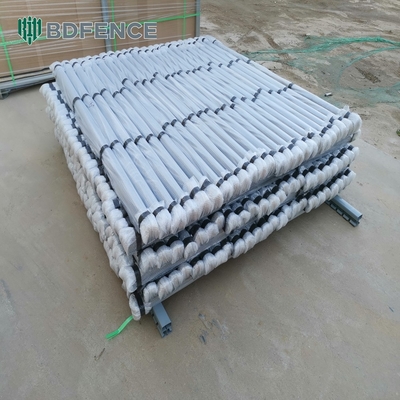 Rumah Luar Ruangan Logam Dekoratif 3D Membungkuk Panel Pagar Melengkung Dilas Pagar Taman Kawat Kaku V Mesh
