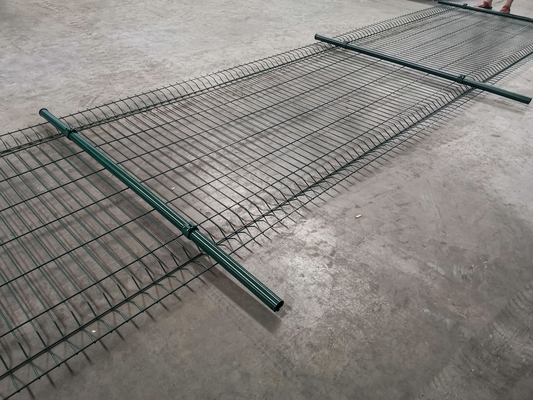 Curved Welded Mesh Bend Pagar Keamanan Panel Segitiga Bend Pagar 3D Pagar untuk Taman