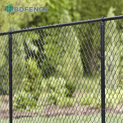 8 ft Chain Link Pagar PVC Lapisan Hitam Vinyl Cyclone Iron Wire Mesh Metal Pagar Untuk Panel Pagar Taman Luar Ruangan