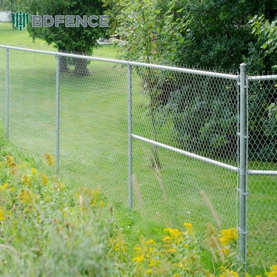 76mm Post Rail Chain Link Fence Pilihan yang sempurna untuk lapangan olahraga dan halaman belakang