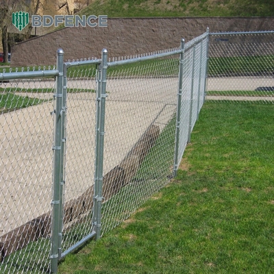 76mm Post Rail Chain Link Fence Pilihan yang sempurna untuk lapangan olahraga dan halaman belakang