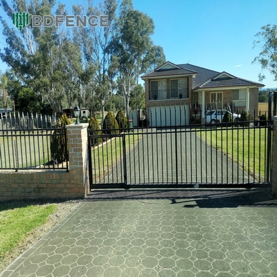 High Security Galvanized Metal Palisade Tubular Fence Untuk Mudah perakitan Dan Berkelanjutan