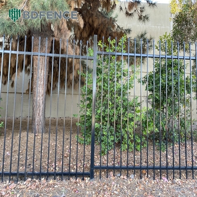 Black Powder Coated Metal Tubular Aluminium Fence Panel dengan Top Spear Pickets 30.000 Kg Single Bruto Weight Fence Gates