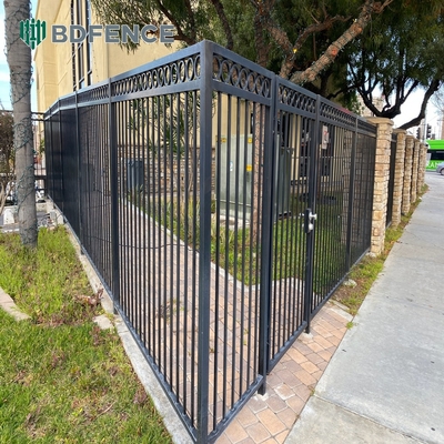 Black Powder Coated Metal Tubular Aluminium Fence Panel dengan Top Spear Pickets 30.000 Kg Single Bruto Weight Fence Gates