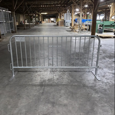 Temporary Road Safety Traffic Crowd Control Barrier Fence dengan jarak tabung dalam 110mm 120mm 150mm