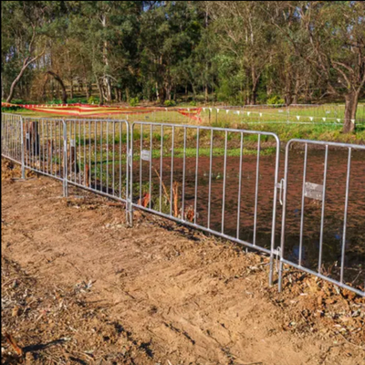 Temporary Road Safety Traffic Crowd Control Barrier Fence dengan jarak tabung dalam 110mm 120mm 150mm