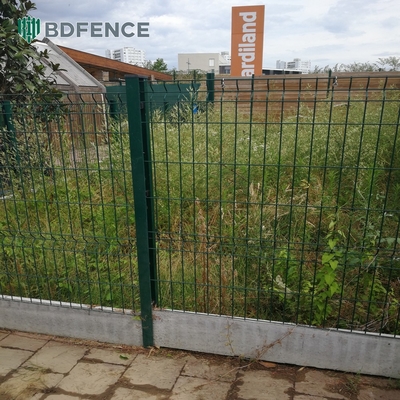 Mudah Instalasi Taman Perimeter Keamanan Disesuaikan 3D melengkung Iron Wire Mesh Pagar Bentuk Peach Post pagar