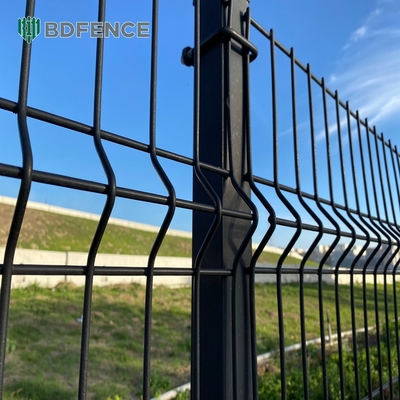 Mudah dirakit bubuk dilapisi keamanan 3d Welded Wire Mesh Pagar V Curved Wire Fence