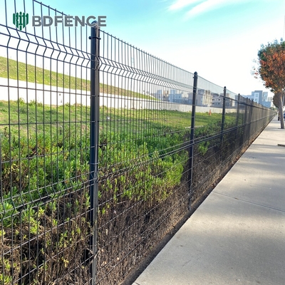 Mudah dirakit bubuk dilapisi keamanan 3d Welded Wire Mesh Pagar V Curved Wire Fence
