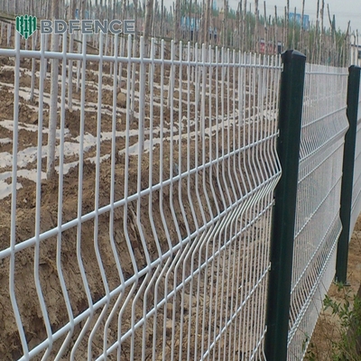 4 X 4 Taman Luar Metal Pagar 3D Welded Wire Mesh Pagar 3D Dengan Wire Baja Karbon Rendah