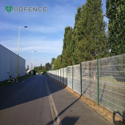 4 X 4 Taman Luar Metal Pagar 3D Welded Wire Mesh Pagar 3D Dengan Wire Baja Karbon Rendah