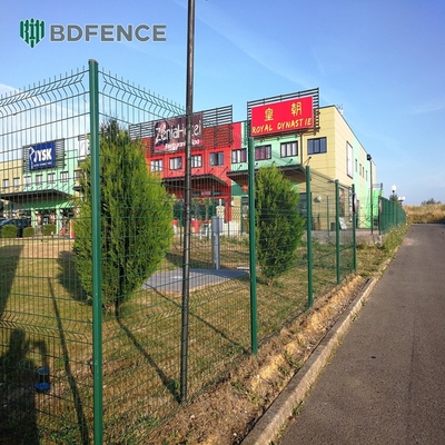 4 X 4 Taman Luar Metal Pagar 3D Welded Wire Mesh Pagar 3D Dengan Wire Baja Karbon Rendah