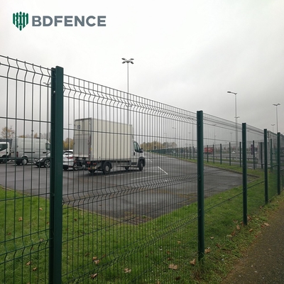 Wire Dia 5mm Metal Mesh Fencing RAL 6005 Green Powder Coated 3D Fence Panel Triangle Bending Fence Untuk Situs Konstruksi
