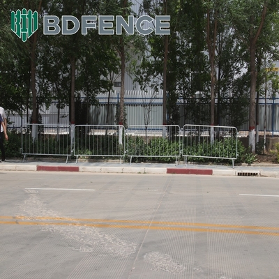 Temporary Road Safety Traffic Metal Pedestrian Barrier Dengan Jarak Inner Tube 110mm 120mm 150mm