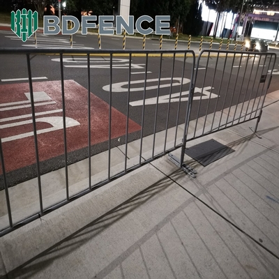 Disesuaikan 1.1 * 2.2m Temporary Fencing Mudah dirakit Portable Metal Steel Barricade / Lalu lintas Jalan