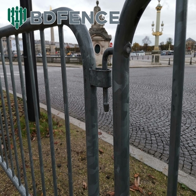 Disesuaikan 1.1 * 2.2m Temporary Fencing Mudah dirakit Portable Metal Steel Barricade / Lalu lintas Jalan