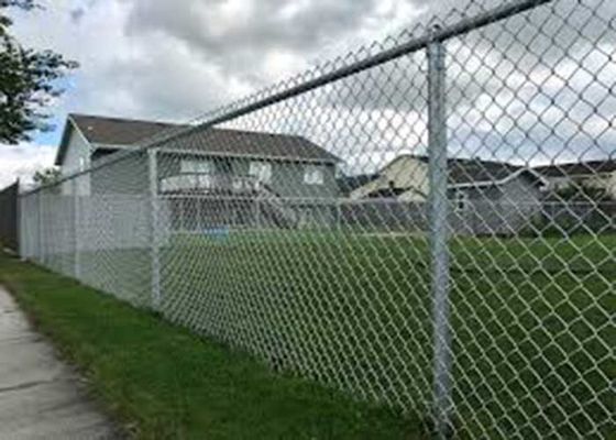 8 Ft Galvanized PVC Coated Cyclone Wire Mesh Chain Link Fence Roll Untuk Filipina