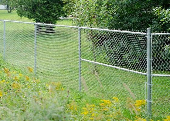 8 Ft Galvanized PVC Coated Cyclone Wire Mesh Chain Link Fence Roll Untuk Filipina