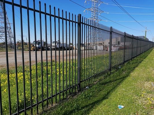 Kerangka Besi Kekuatan Tinggi Palisade Pagar Tubular Pagar Keamanan Panel Pagar Lantai Lubang Panas Untuk Gerbang Jalan