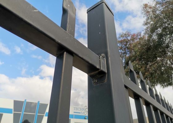 Kerangka Besi Kekuatan Tinggi Palisade Pagar Tubular Pagar Keamanan Panel Pagar Lantai Lubang Panas Untuk Gerbang Jalan