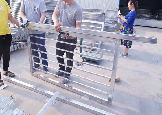Dekorasi taman 2m Pintu pagar baja dengan gerbang ganda kayu PVC rangka diobati panas Welded Wire Mesh 3D Model melengkung Se