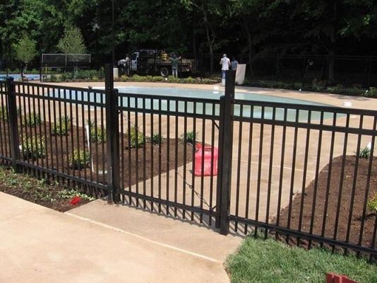 Kerangka Besi Kekuatan Tinggi Palisade Pagar Tubular Pagar Keamanan Panel Pagar Lantai Lubang Panas Untuk Gerbang Jalan