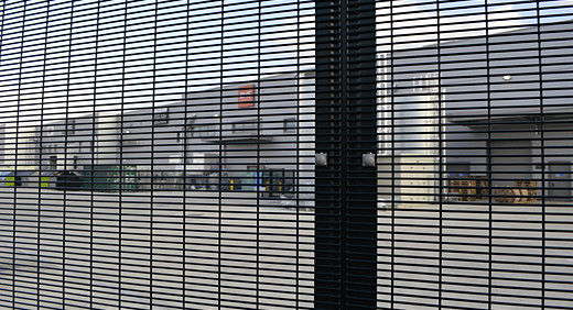 High Security Clear View Clearvu Fence 358 Anti Climb Fence untuk Australia Pasar Clamp Bar 40 x 5mm M8 Cup Square