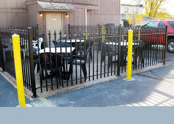 bangunan taman tabung persegi hitam 25 * 25 * 1,2mm tombak pagar atas pagar aluminium