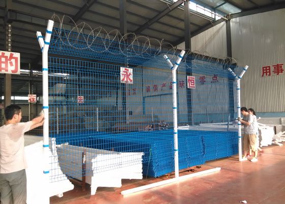Powder Coated Razor Barbed Wire Anggar 50 * 200mm Mesh Rectangle Post