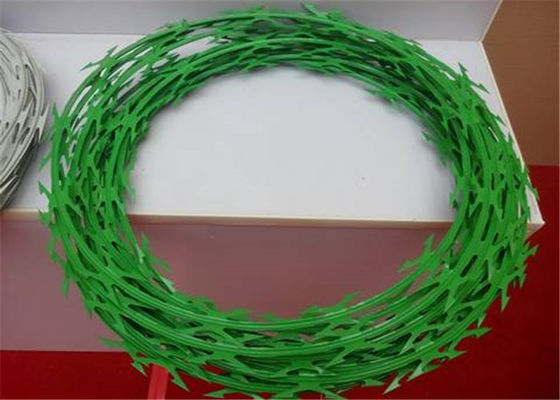 Hgmt 2.5mm Steel Razor Wire Pvc Dilapisi Warna Hijau Berduri Untuk Panel Pagar Ternak