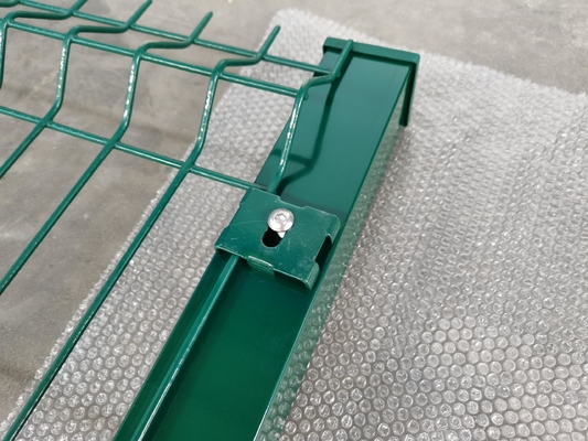 5mm 55 * 200mm Square Post Curved Welded Wire Fence Untuk Konstruksi