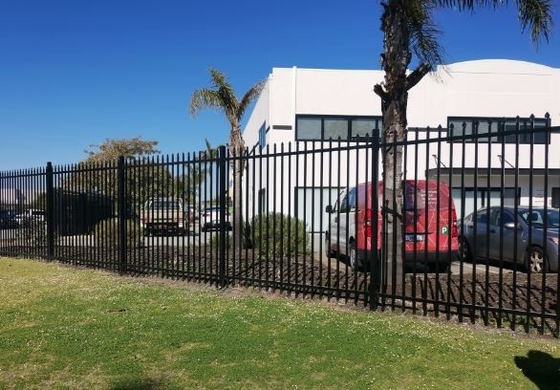 Australia Standar Tubular Pagar Ditekan Tombak Top Keamanan Baja Picket Garrison Pagar
