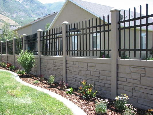 Pagar Baja Taman dengan Black Spear Top Galvanized Tubular Steel Panels 2.4mL x 2mH