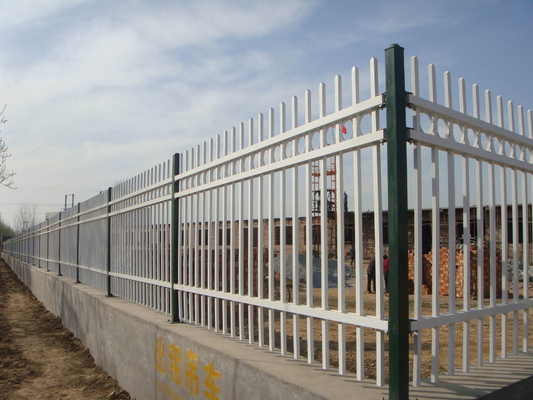 Pagar Baja Taman dengan Black Spear Top Galvanized Tubular Steel Panels 2.4mL x 2mH