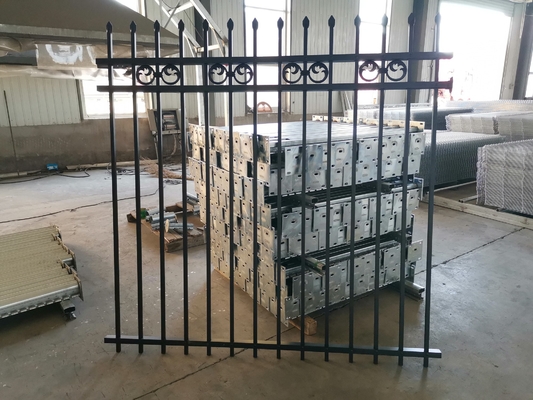 Mudah dirakit Galvanized PVC dilapisi baja tempa pagar panel untuk kolam renang khusus tombak atas outdoor
