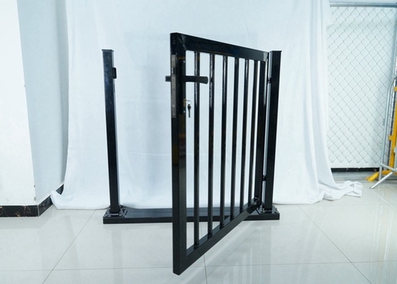 Ral6005 1.5 / 1.8m Tinggi Metal Garden Fence Gate Pvc Coated Welded Pipe Single