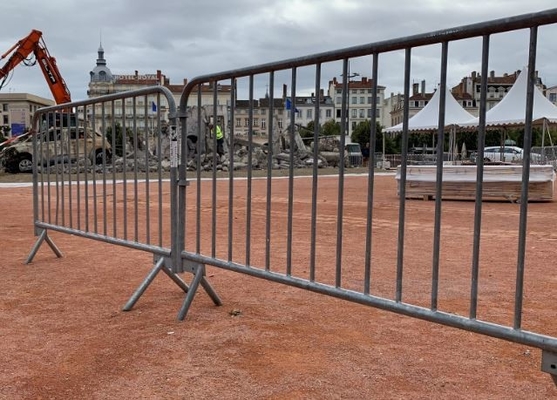Hot Dip Galvanized Setelah Las Gaya Prancis Bike Rack Temporary Barricade Fence