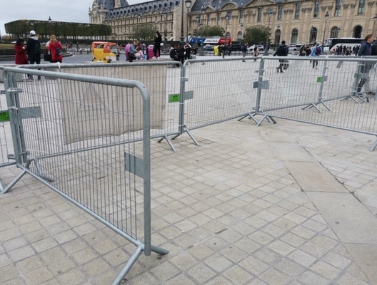 Hot Dip Galvanized Setelah Las Gaya Prancis Bike Rack Temporary Barricade Fence